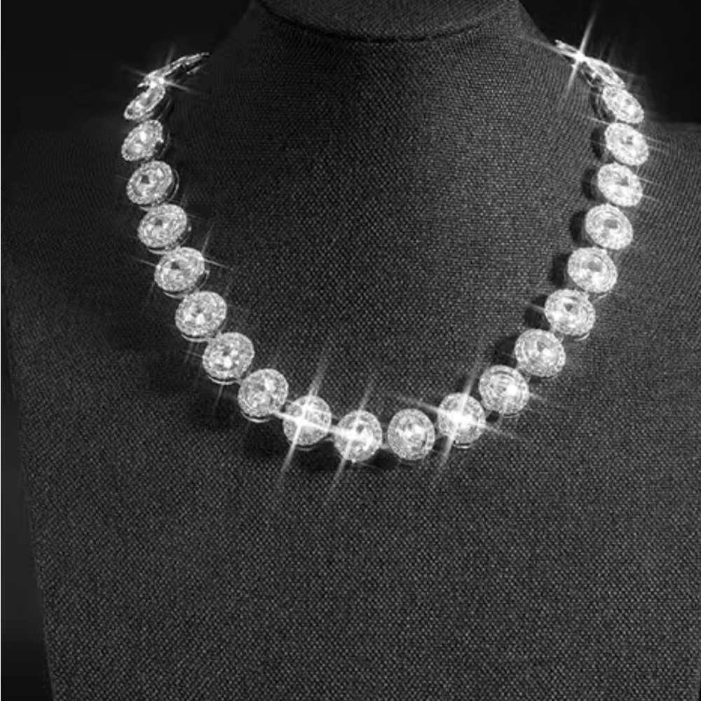 New and beautiful necklace